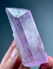 Cristallo di kunzite naturale