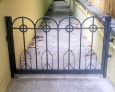 cancello , cancelletto in ferro pieno lavorato a mano ad 1 anta