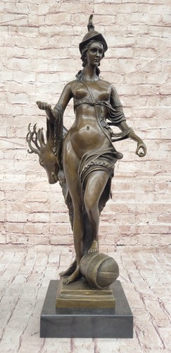 Art deco scultura dea della - dea,
