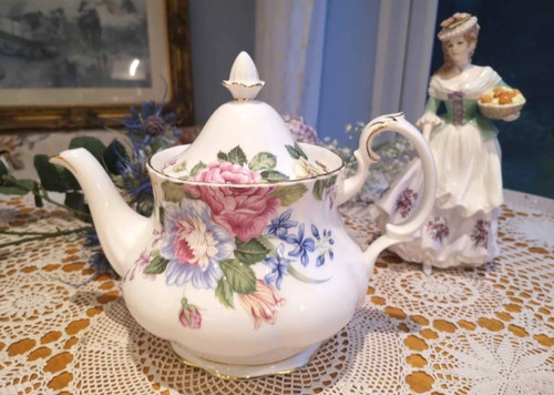 Royal albert beatrice - royal, "beatrice"