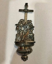 Antica acquasantiera in