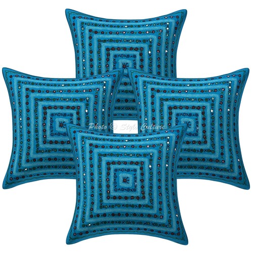Copricuscino blu ricamato