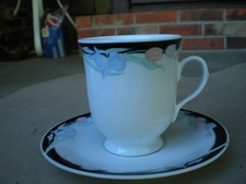 TAZZA DA CAFFÈ e PIATTINO con piedini Caravel di Excel Made in China