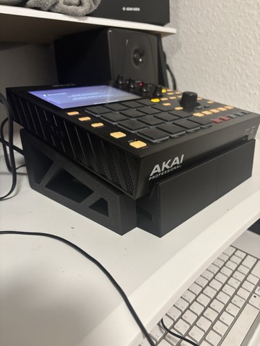 Akai mpc one plus - one, /