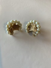 orecchini Trifari Crown in Metallo dorato e faux pearl Vintage ‘50 - ‘60
