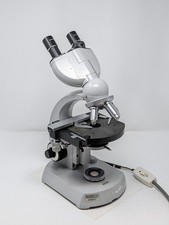 Microscopio da laboratorio