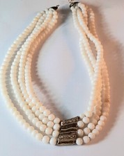 Collana-Girocollo- 4 fili -corallo bianco con centrale oro e diamanti 1970