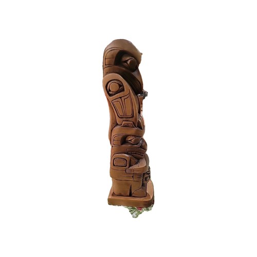 Totem legno intagliato - in,