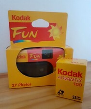 SET MACCHINA FOTOGRAFICA KODAK Fun USA E GETTA e Rullino Kodak da collezione 