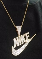 Ciondolo "NIKE" diamante
