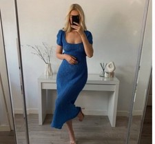 Maxi abito blu all'uncinetto