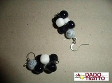 INSOLITI ORECCHINI FORMATI DA PERLE BIANCHE NERE E GRIGIE  FATTURA ARTIGIANLE