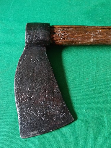 Antica vecchia accetta ascia - antica,