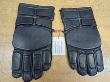 Guanti in pelle nera, ideali
