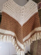 Poncho In Lana Lavorato All'uncinetto