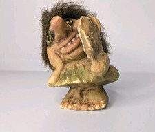 NY Form Troll Girl with Mirror