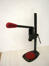 ANTICO TAPPABOTTIGLIE IN FERRO