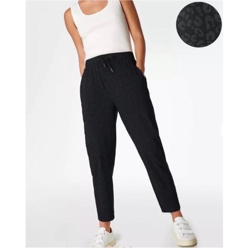 Pantaloni conici alla caviglia