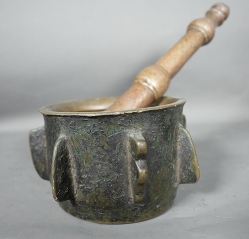 Antico mortaio ottomano - , e