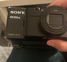 Sony Cyber-Shot RX100 VII -