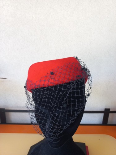 Cappellino rosso con - rosso,