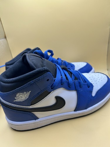 Nike air jordan mid - air,