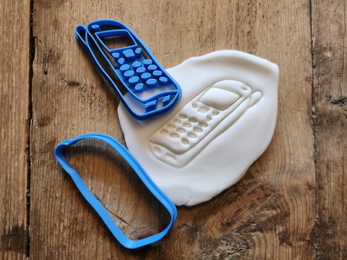 Tagliabiscotti per cellulare