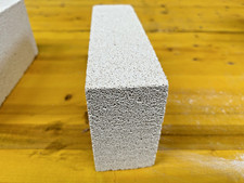 Mattone refrattario isolante