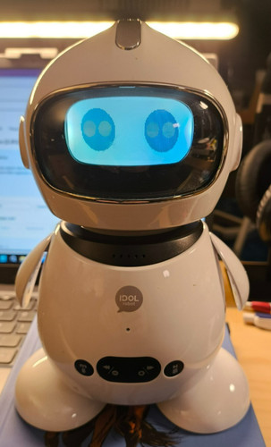 Idol robot - idol,