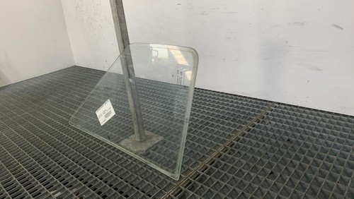 Vetro laterale fisso anteriore