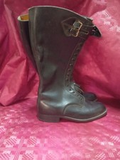 Stivali alti con lacci e