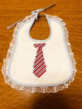 Bavaglino cravatta ricamato a