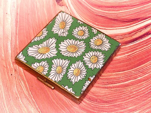 Green with daisies - , square