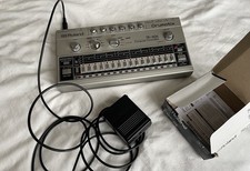 Roland TR-606 Drumatix Drum Machine con interruttore a pedale Roland Dp-2