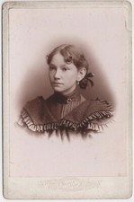 CIRCA 1890s CABINET CAR CARL GORGEOUS YOUNG LADY IN FANCY DRESS CINCINNATI OHIO