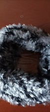 scaldacollo donna ad anello fatto a mano filato  viscosa bianco sporco e nero