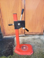 Tappatrice a leva per tappi a