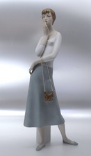 Statuina porcellana biscuit Royal DUX statuina signora con borsa stile art deco H.31 cm