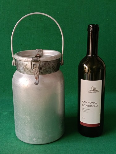 Vecchio contenitore bidone - vecchio, per
