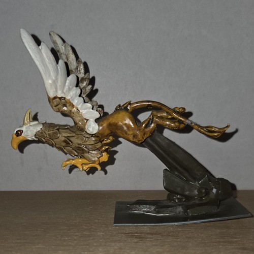 Flying gryphon griffin - gryphon, /
