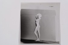 Negativo b/n 6x6 FOTOGRAFIA EROTICA - nudo di donna in studio - anni 60/70