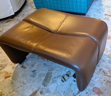 Pouf in pelle della poltrona