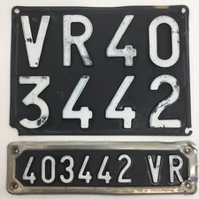 VECCHIA TARGA IN PLASTICA AUTO