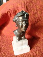 Scultura raffigurante la Dea