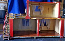 Antica casa delle bambole