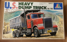 Rare Freightliner FLC  U.S. Heavy Dump Truck Italeri   like new 1/24