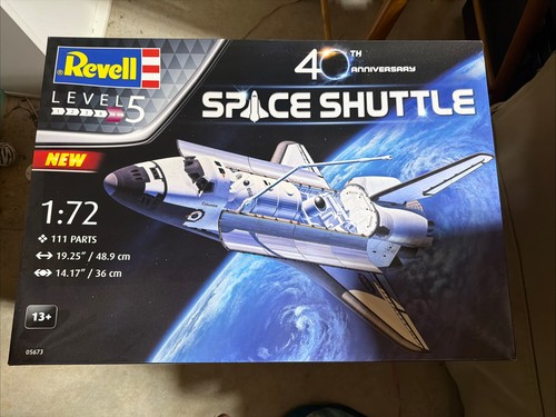 Revell space shuttle - space, 40°