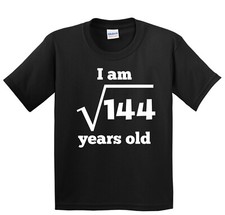 Maglietta Divertente 12° Compleanno Bambini - Radice Quadrata di 144 Maglietta Gioventù 12 Anni