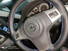 Coprivolante da Cucire cover in Pelle Nera / Filo Blu Per Auto Volante 38-40cm 