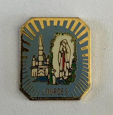 100 - Pin's de LOURDES - GROTTE APPARITION MARIE à BERNADETTE